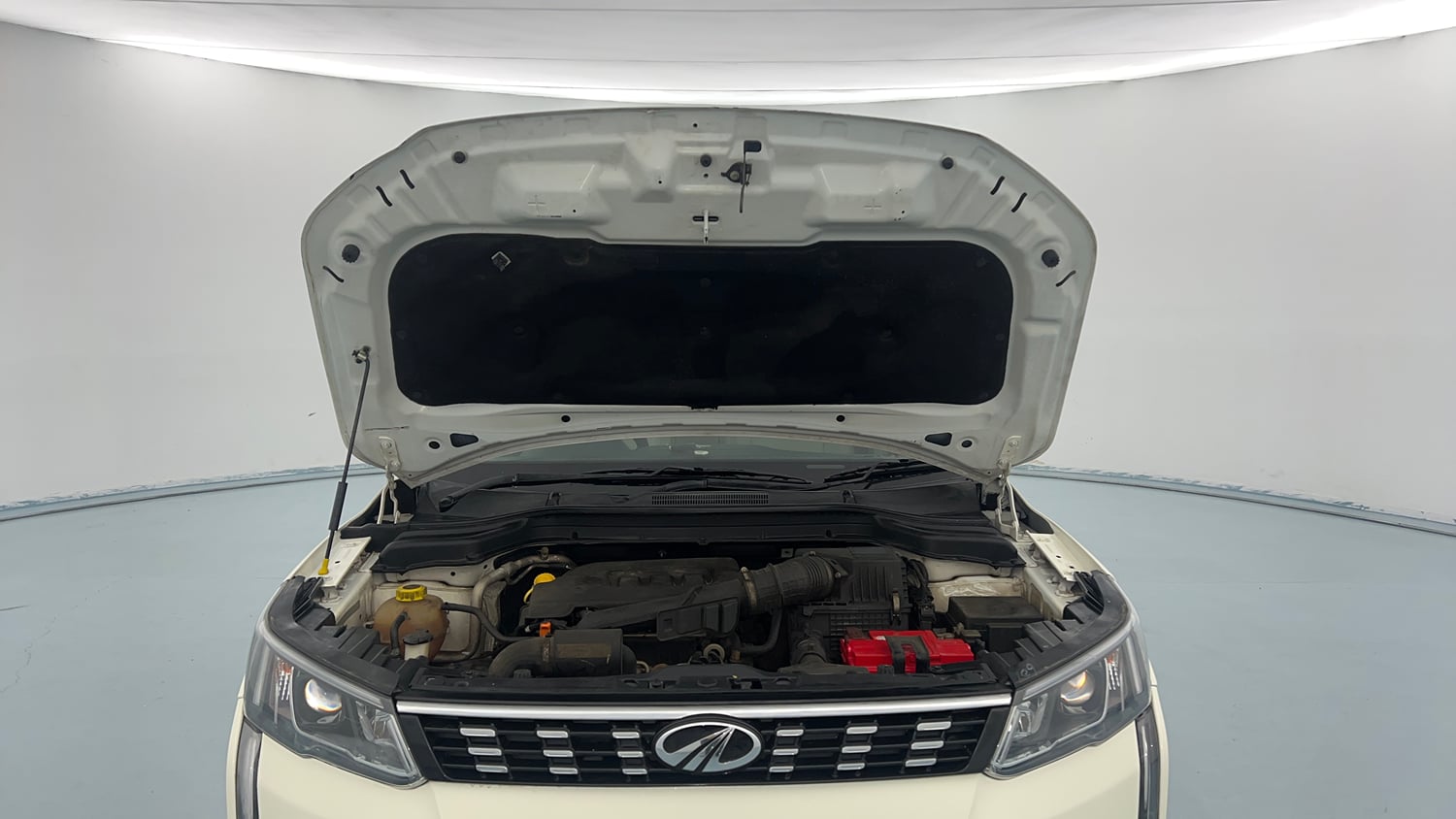 Used 2022 Mahindra XUV 300 W8 (O) 1.2 Petrol Petrol Manual engine ENGINE & BONNET OPEN FRONT VIEW