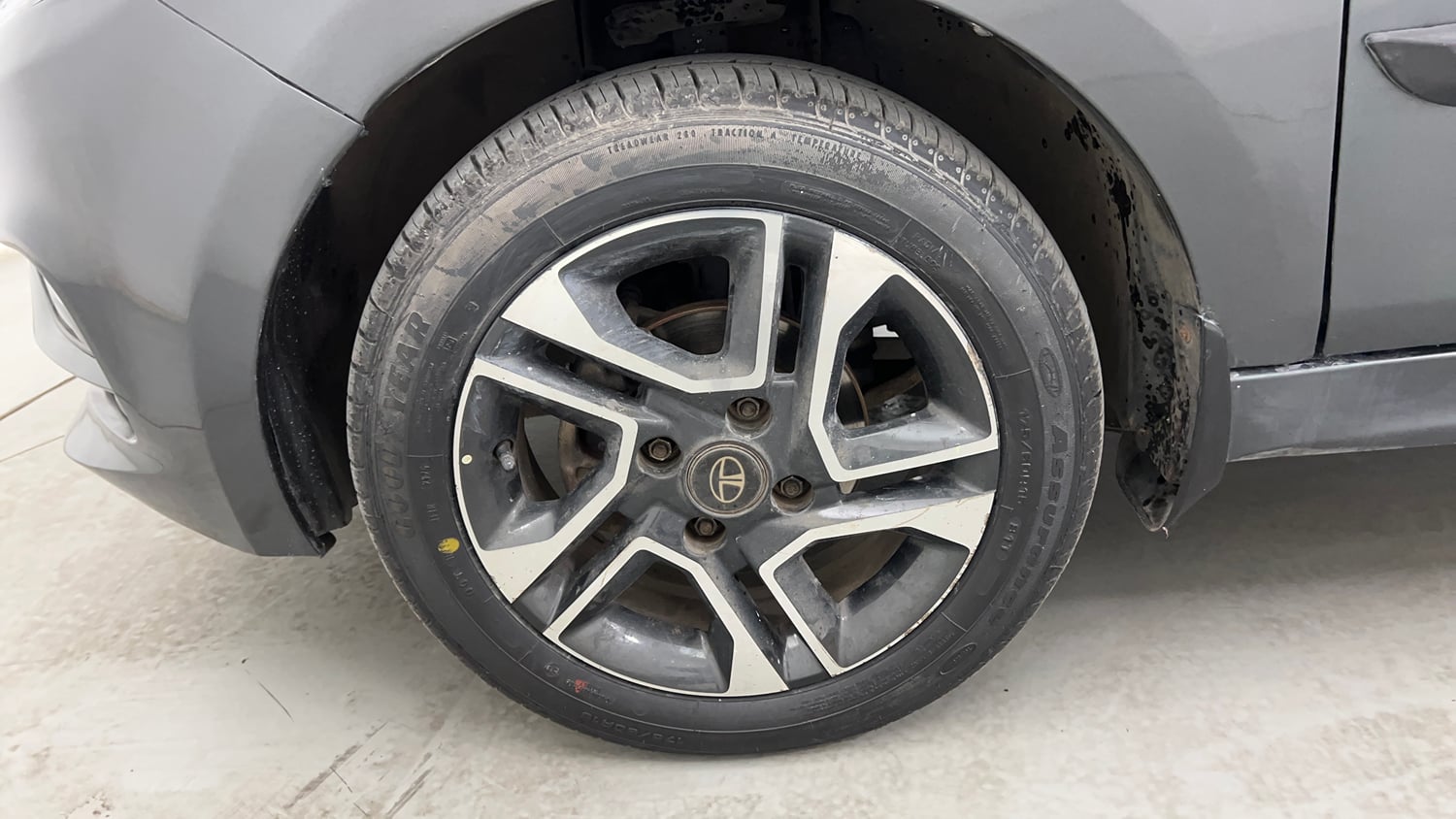 Used 2020 Tata Tiago XZ Plus Petrol Manual tyres LEFT FRONT TYRE RIM VIEW