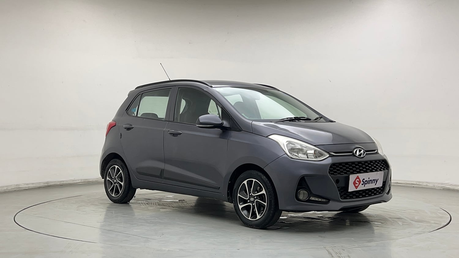 Used 2017 Hyundai Grand i10 Sportz (O) AT 1.2 Kappa VTVT Petrol Automatic exterior RIGHT FRONT CORNER VIEW