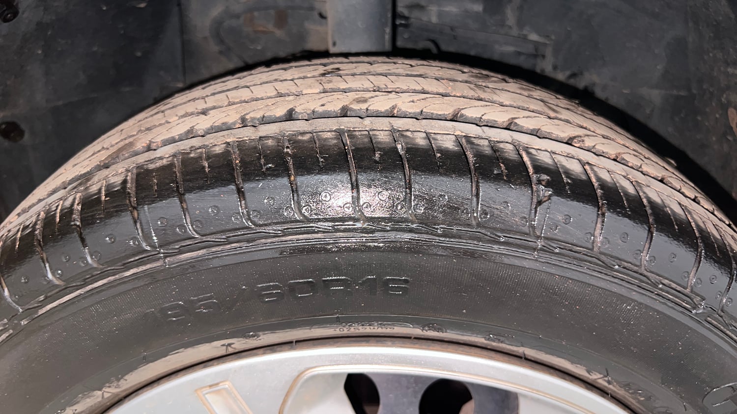 Used 2022 Tata Nexon XM (S) Petrol Manual tyres RIGHT FRONT TYRE TREAD VIEW