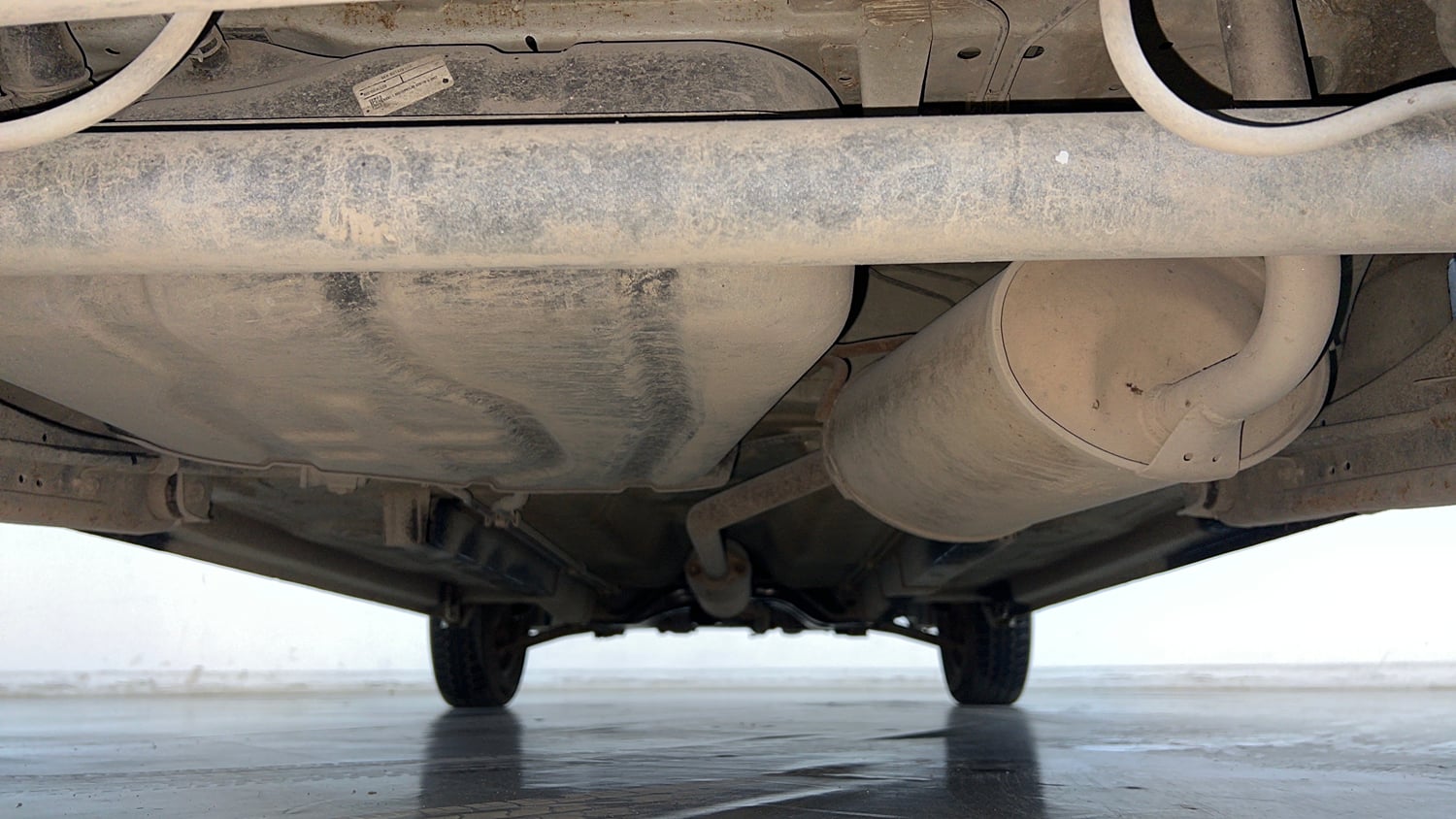 Used 2015 Maruti Suzuki Wagon R VXI Petrol Manual extra REAR UNDERBODY VIEW (TAKEN FROM REAR)