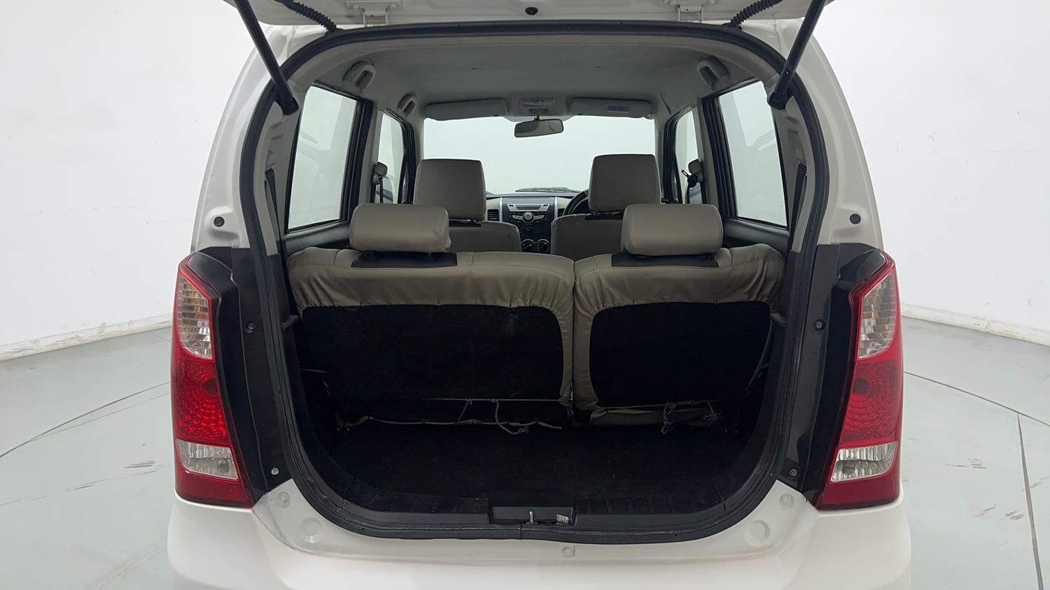 Used 2015 Maruti Suzuki Wagon R VXI Petrol Manual interior DICKY INSIDE VIEW