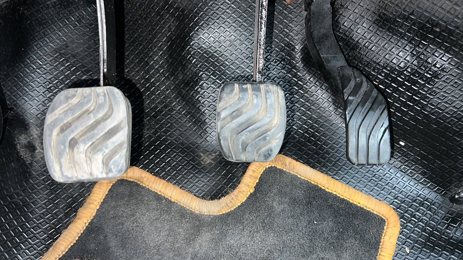 Used 2019 Renault Kwid RXT (O) 1.0 SCE Edition Petrol Manual interior PEDALS VIEW