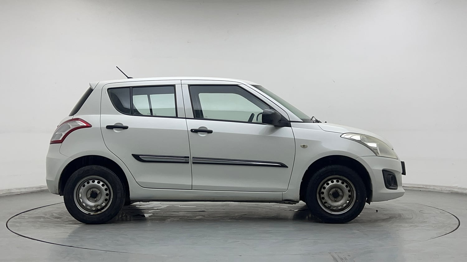 Used 2016 Maruti Suzuki Swift Lxi (O) Petrol Manual exterior RIGHT SIDE VIEW