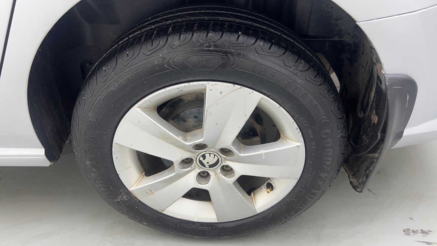 Used 2018 Skoda Rapid Ambition 1.6 MPI AT Petrol Automatic tyres LEFT REAR TYRE RIM VIEW