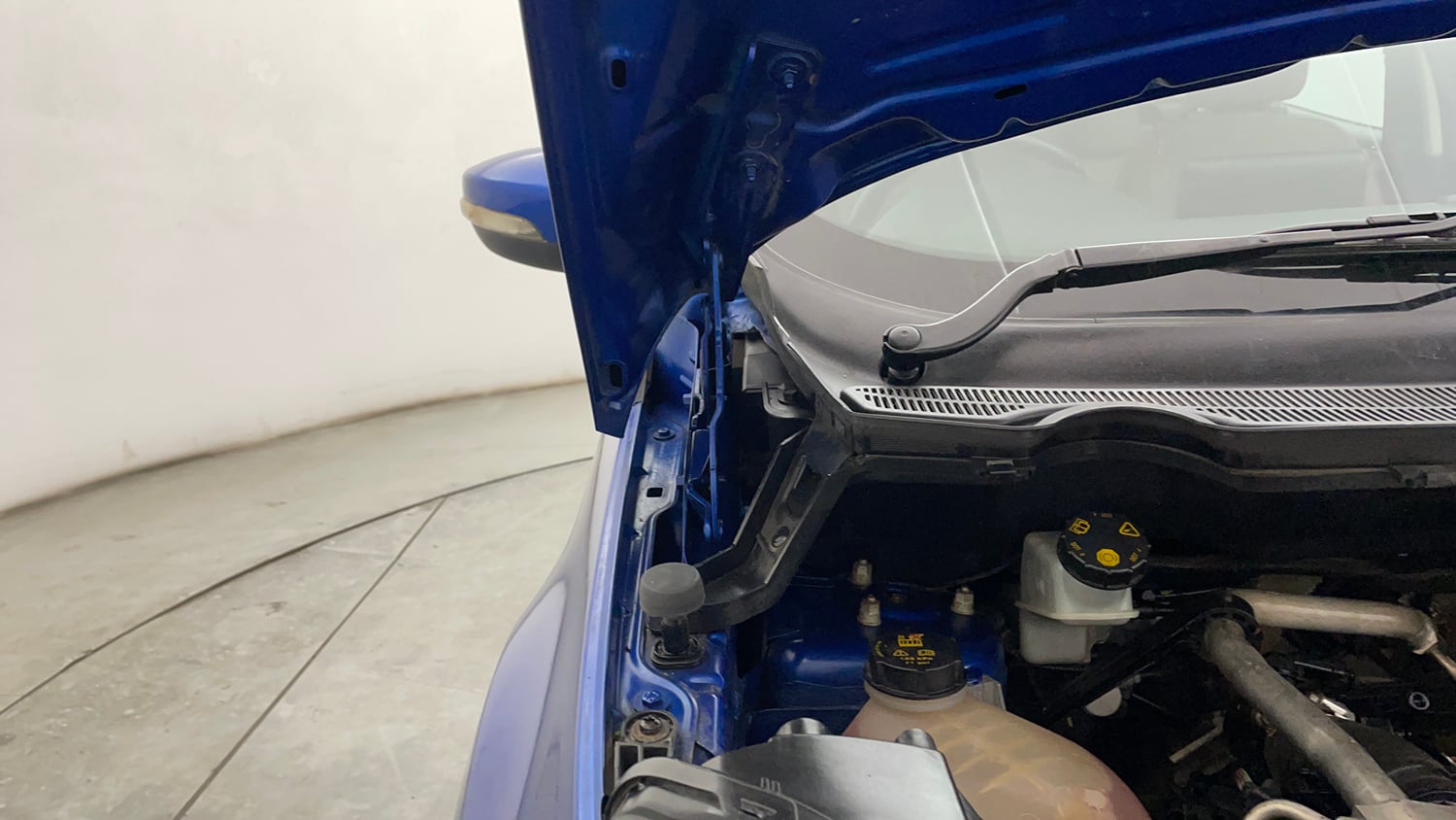Used 2019 Ford EcoSport Titanium 1.5L TDCi Diesel Manual engine ENGINE RIGHT SIDE HINGE & APRON VIEW