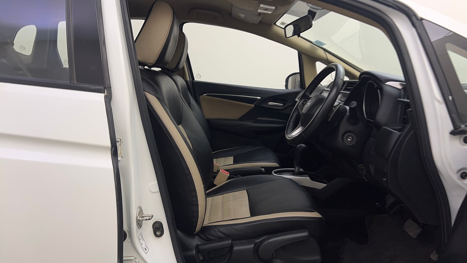 Used 2018 Honda Jazz V AT Petrol Petrol Automatic interior RIGHT SIDE FRONT DOOR CABIN VIEW