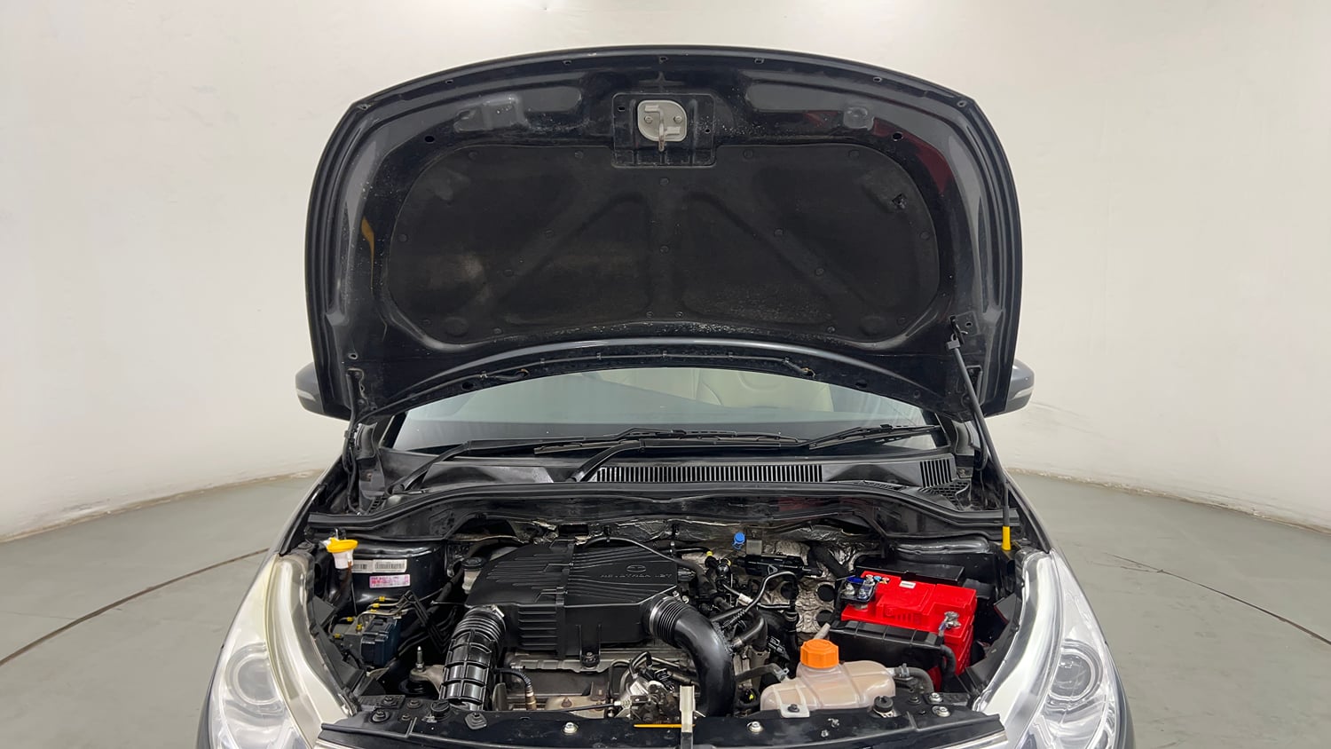 Used 2016 Tata Zest XT Petrol Petrol Manual engine ENGINE & BONNET OPEN FRONT VIEW