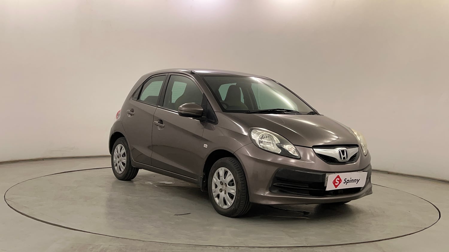 Used 2015 Honda Brio S MT Petrol Manual exterior RIGHT FRONT CORNER VIEW