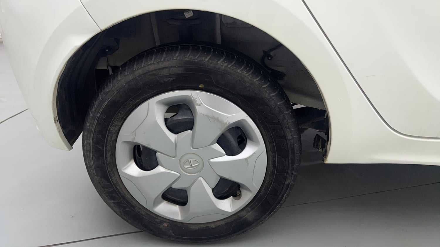 Used 2023 Tata Tiago XT (O) Petrol Manual tyres RIGHT REAR TYRE RIM VIEW