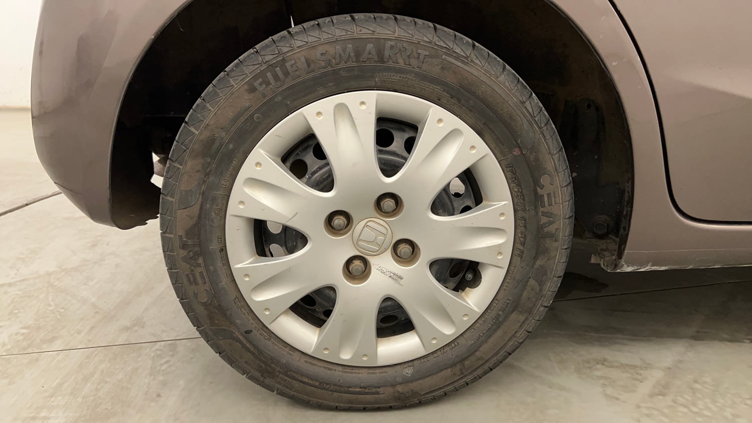 Used 2015 Honda Brio S MT Petrol Manual tyres RIGHT REAR TYRE RIM VIEW