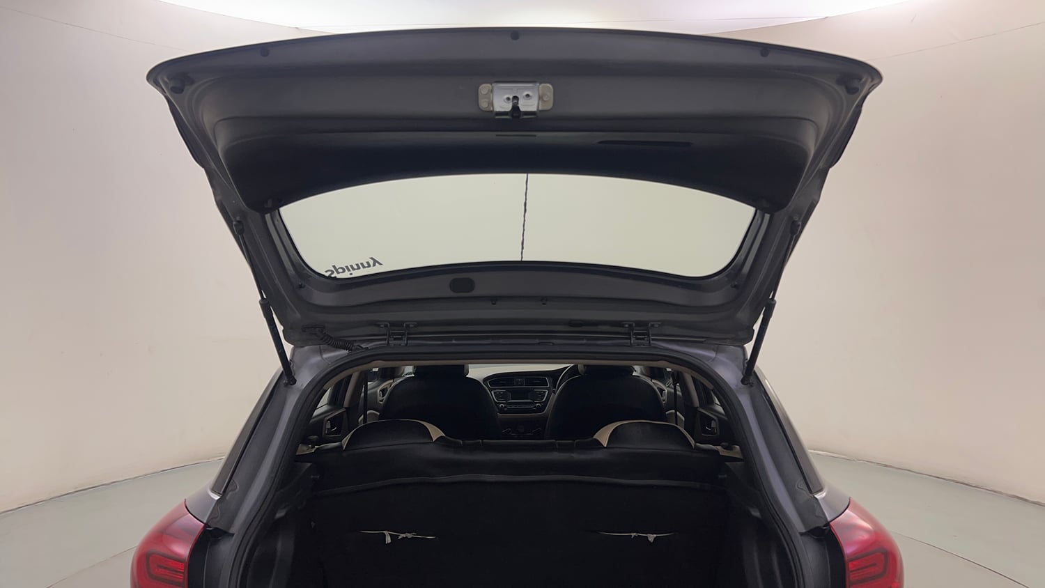 Used 2019 Hyundai Elite i20 Magna Plus 1.2 + CNG (Outside Fitted) Petrol Manual interior DICKY DOOR OPEN VIEW