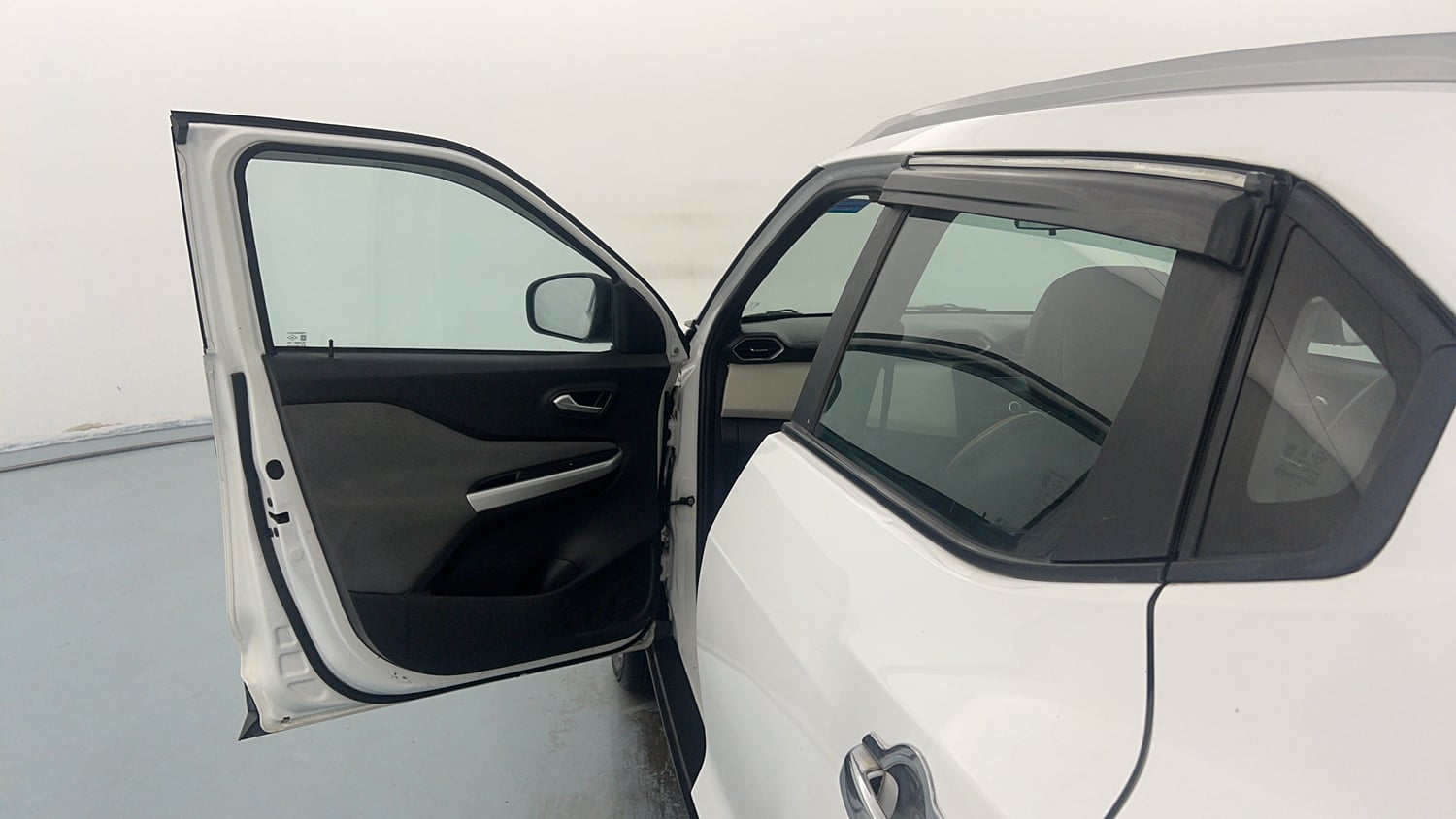 Used 2021 Nissan Magnite XL Petrol Manual interior LEFT FRONT DOOR OPEN VIEW