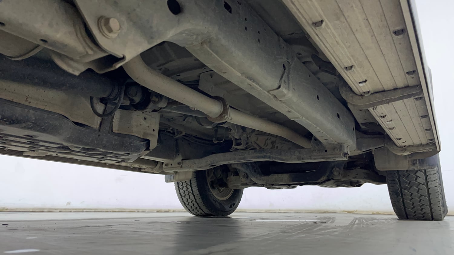 Used 2019 Toyota Fortuner 2.8 4x2 MT Diesel Manual extra REAR RIGHT UNDERBODY VIEW