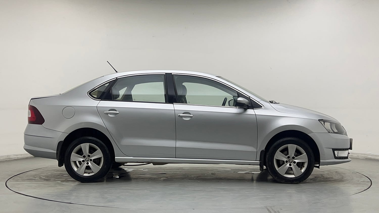 Used 2018 Skoda Rapid Ambition 1.6 MPI AT Petrol Automatic exterior RIGHT SIDE VIEW