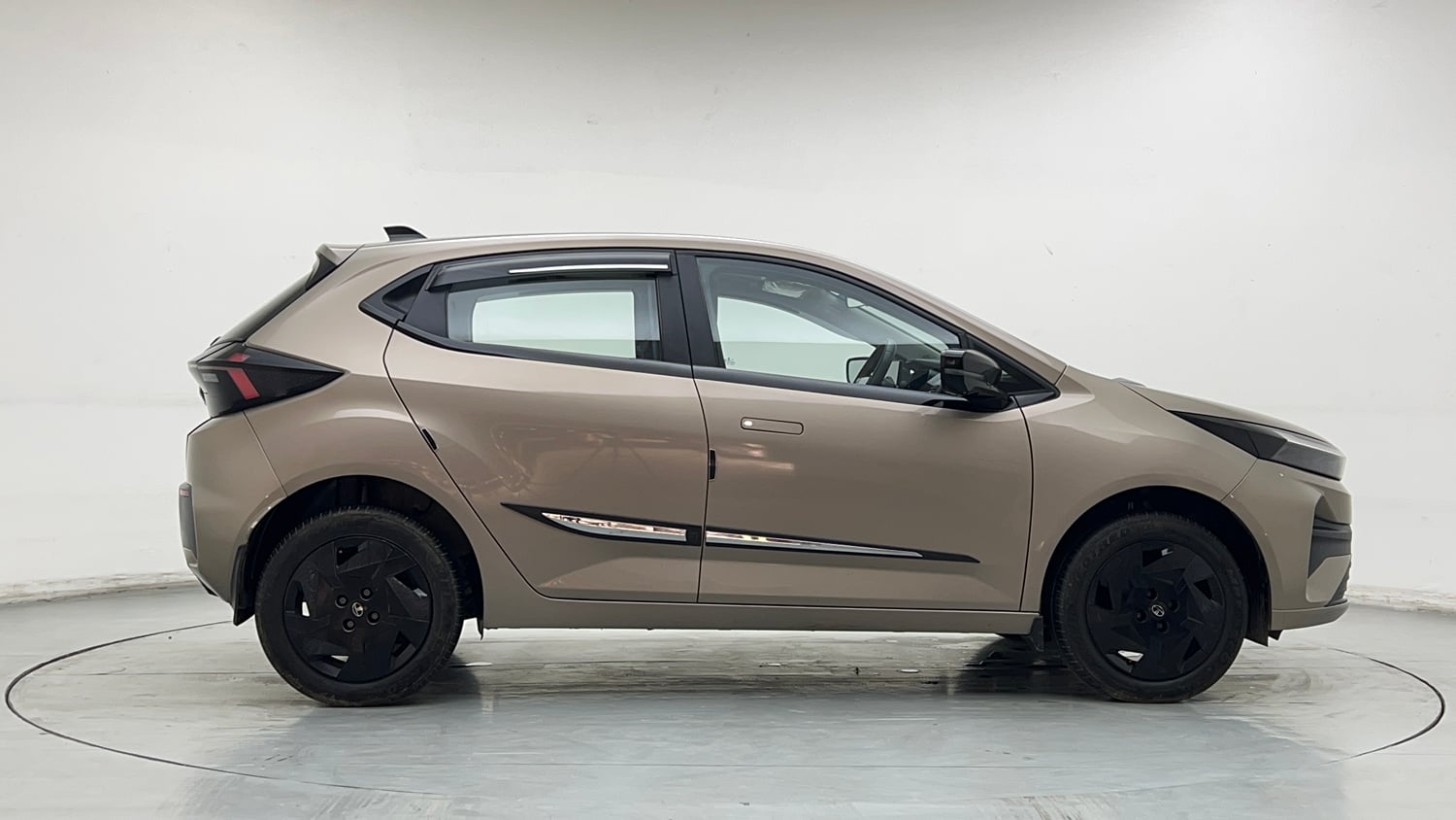 Used 2025 Tata Altroz Creative S Petrol 5AMT Petrol Automatic exterior RIGHT SIDE VIEW