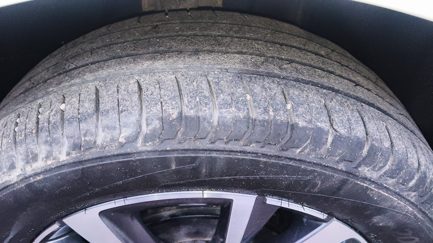 Used 2022 Skoda Slavia Style 1.0L TSI MT Petrol Manual tyres RIGHT REAR TYRE TREAD VIEW