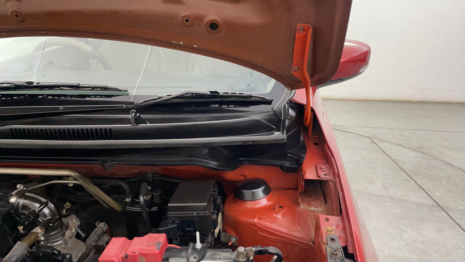 Used 2016 Maruti Suzuki Celerio ZXi AMT Petrol Automatic engine ENGINE LEFT SIDE HINGE & APRON VIEW