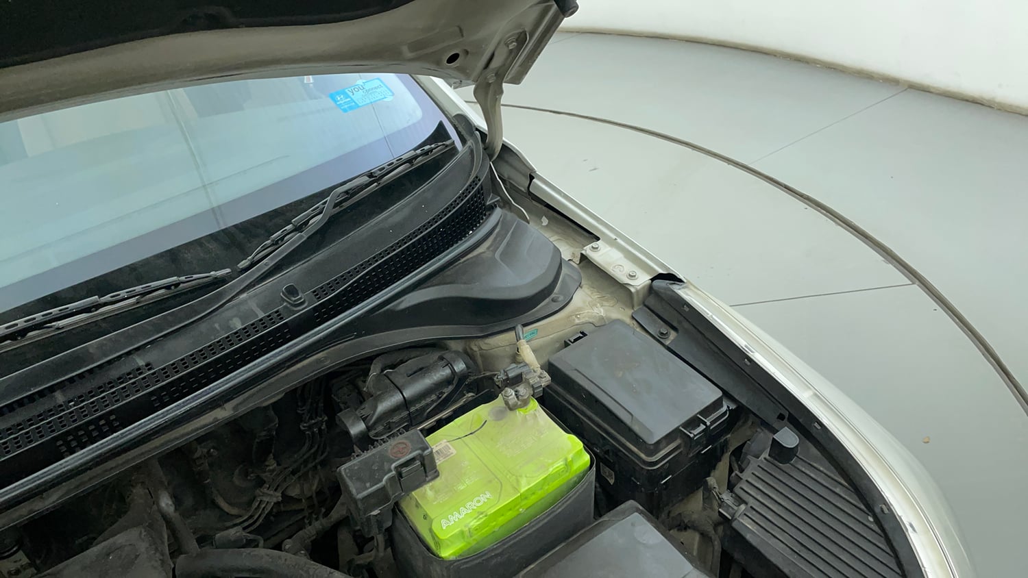 Used 2018 Hyundai Verna SX (O) 1.6 VTVT AT Petrol Automatic engine ENGINE LEFT SIDE HINGE & APRON VIEW