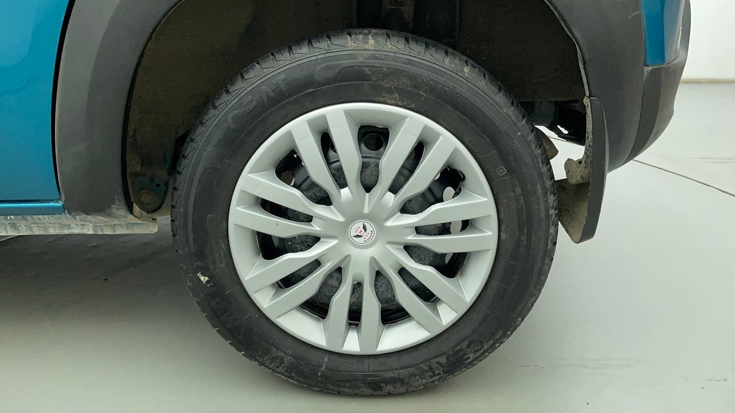 Used 2022 Renault Kwid RXT 1.0 AMT Petrol Automatic tyres LEFT REAR TYRE RIM VIEW