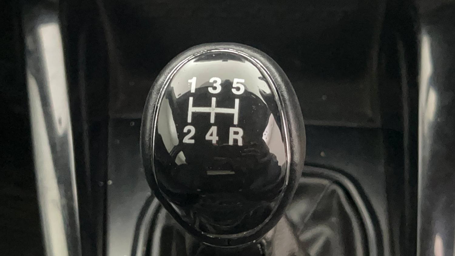 Used 2015 Ford EcoSport Titanium 1.0 Ecoboost (Opt) Petrol Manual interior GEAR  KNOB VIEW