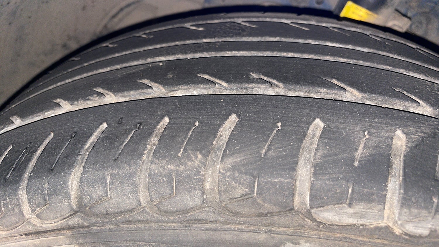Used 2020 Ford EcoSport Titanium + 1.5L Ti-VCT AT Petrol Automatic tyres LEFT FRONT TYRE TREAD VIEW