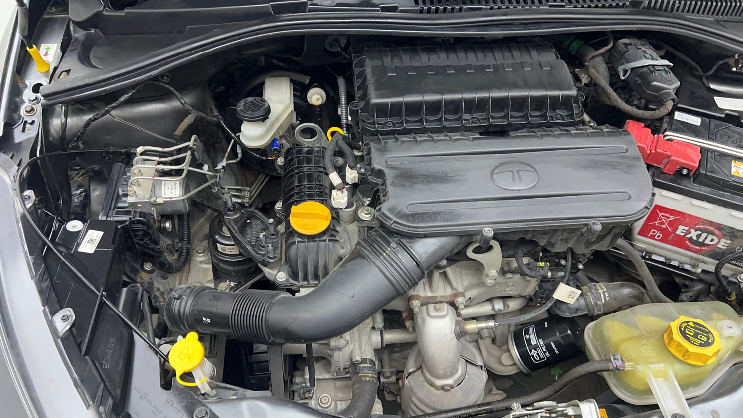 Used 2025 Tata Tiago XE CNG Cng Manual engine ENGINE RIGHT SIDE VIEW