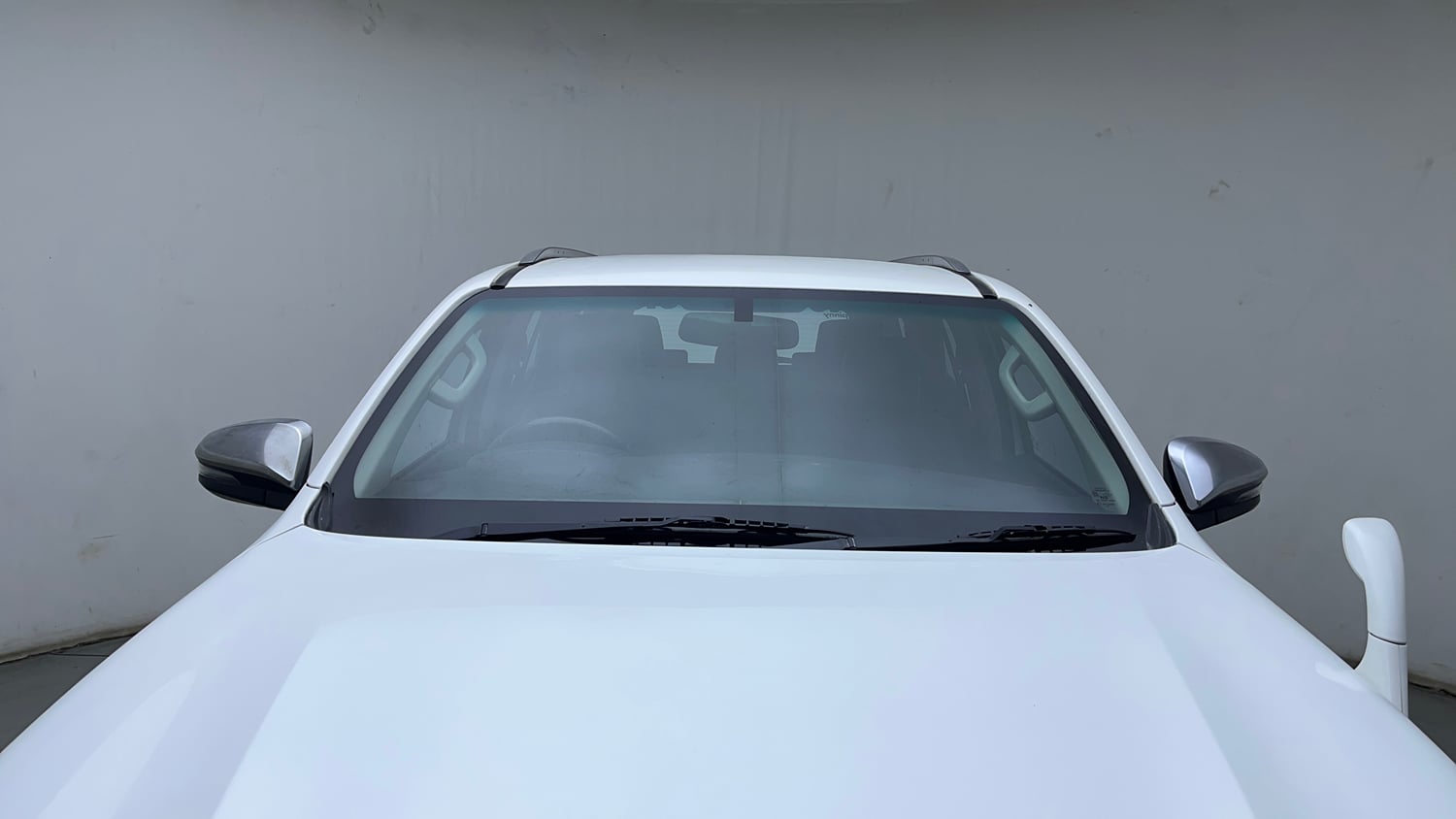 Used 2019 Toyota Fortuner 2.8 4x2 MT Diesel Manual exterior FRONT WINDSHIELD VIEW