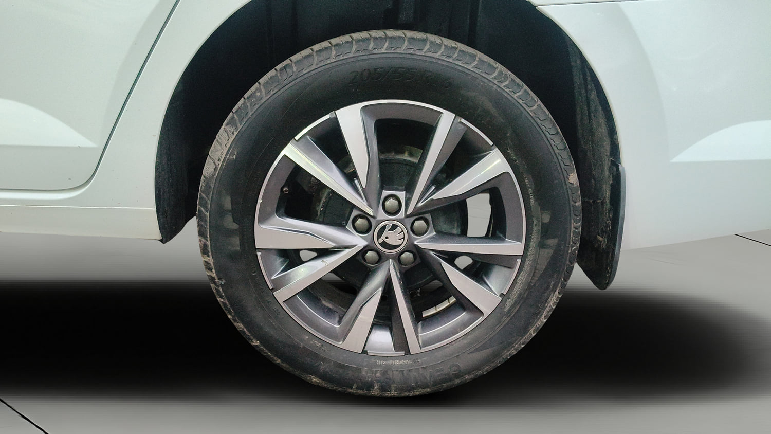 Used 2022 Skoda Slavia Style 1.0L TSI MT Petrol Manual tyres LEFT REAR TYRE RIM VIEW