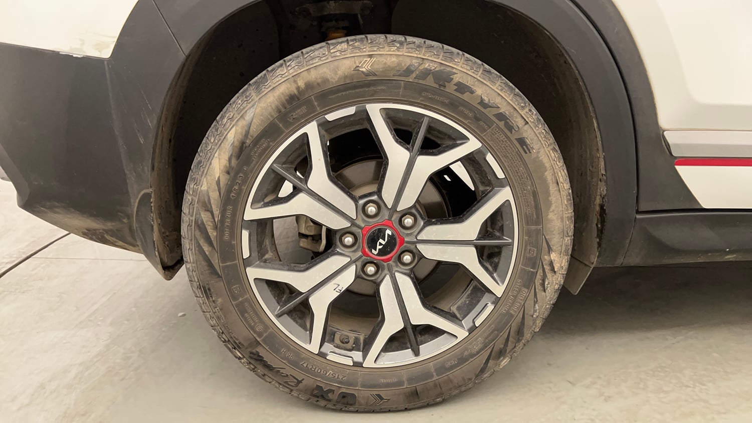 Used 2023 Kia Seltos GTX Plus 1.5 Diesel AT Diesel Automatic tyres RIGHT REAR TYRE RIM VIEW