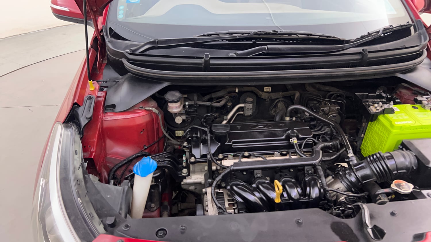 Used 2017 Hyundai Elite i20 Sportz 1.2 Petrol Manual engine ENGINE RIGHT SIDE HINGE & APRON VIEW