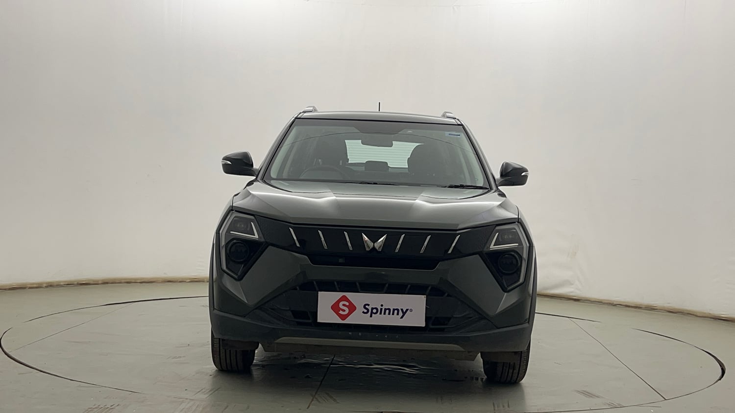 Used 2024 Mahindra XUV 3XO AX5 1.2 Petrol Petrol Manual exterior FRONT VIEW