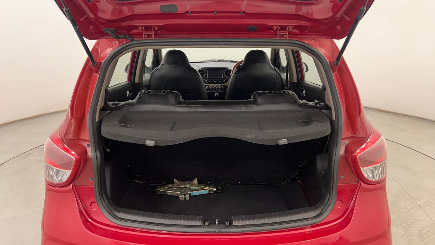 Used 2017 Hyundai Grand i10 Sportz (O) AT 1.2 Kappa VTVT Petrol Automatic interior DICKY INSIDE VIEW
