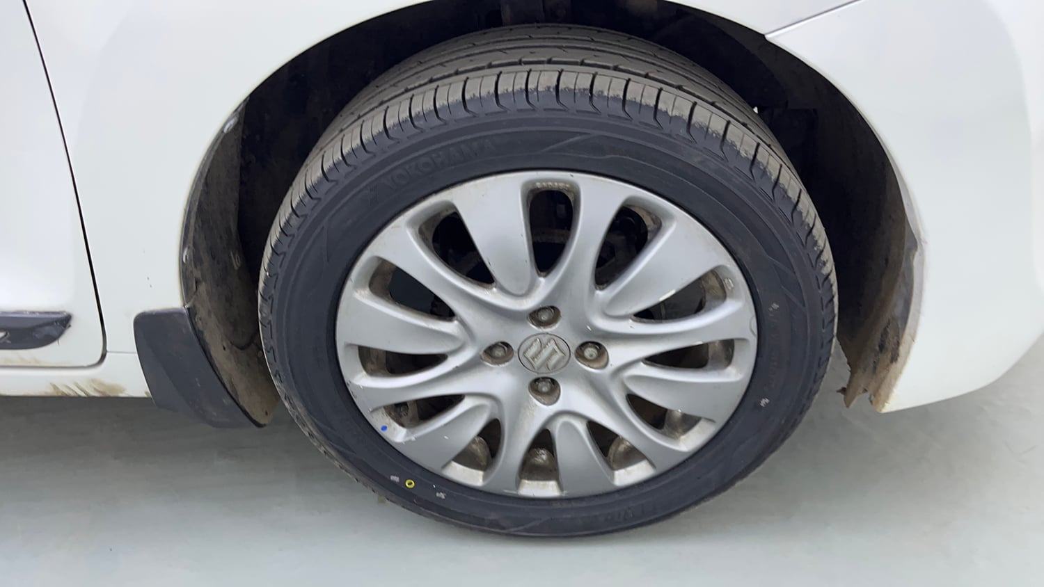 Used 2017 Maruti Suzuki Baleno Zeta 1.2 AT Petrol Automatic tyres RIGHT FRONT TYRE RIM VIEW