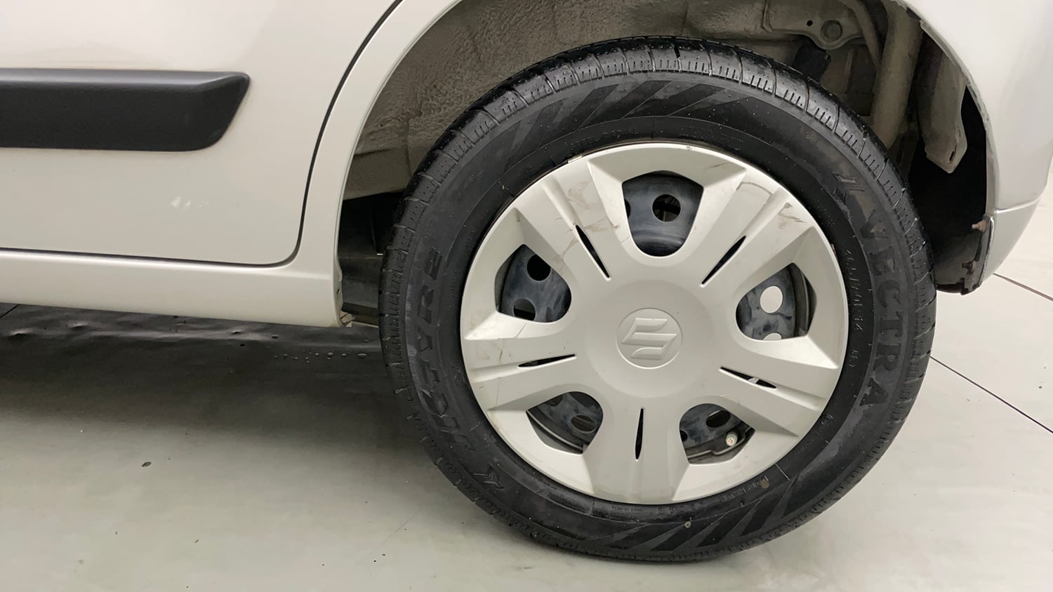 Used 2017 Maruti Suzuki Wagon R 1.0 VXI AMT Petrol Automatic tyres LEFT REAR TYRE RIM VIEW