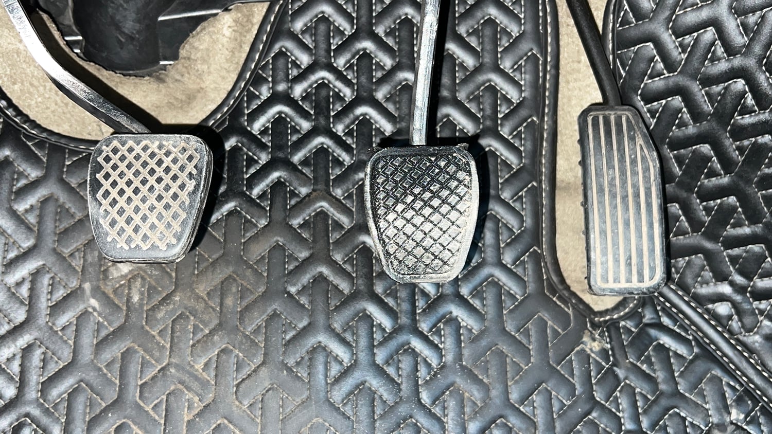 Used 2013 Honda Brio V MT Petrol Manual interior PEDALS VIEW