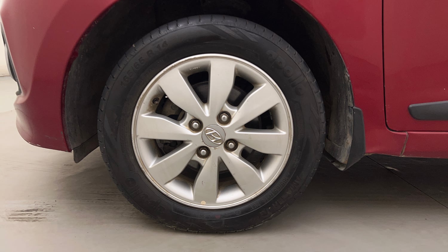 Used 2014 Hyundai Xcent S 1.2 Petrol Manual tyres LEFT FRONT TYRE RIM VIEW