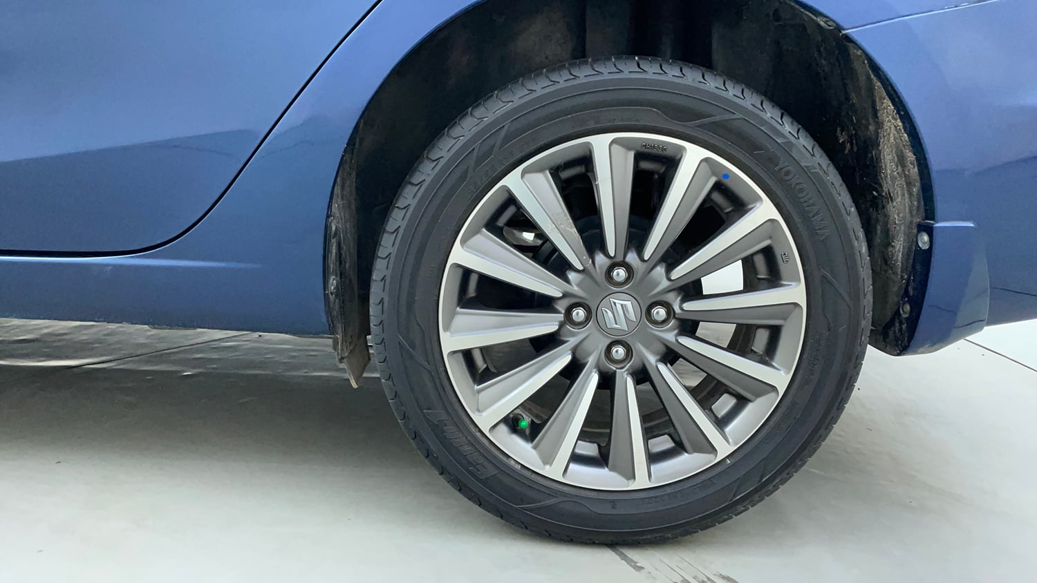 Used 2019 null Petrol Manual tyres LEFT REAR TYRE RIM VIEW