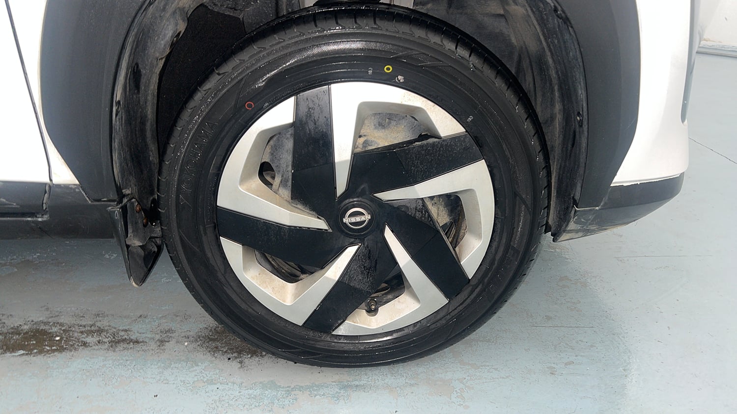 Used 2021 Nissan Magnite XL Petrol Manual tyres RIGHT FRONT TYRE RIM VIEW