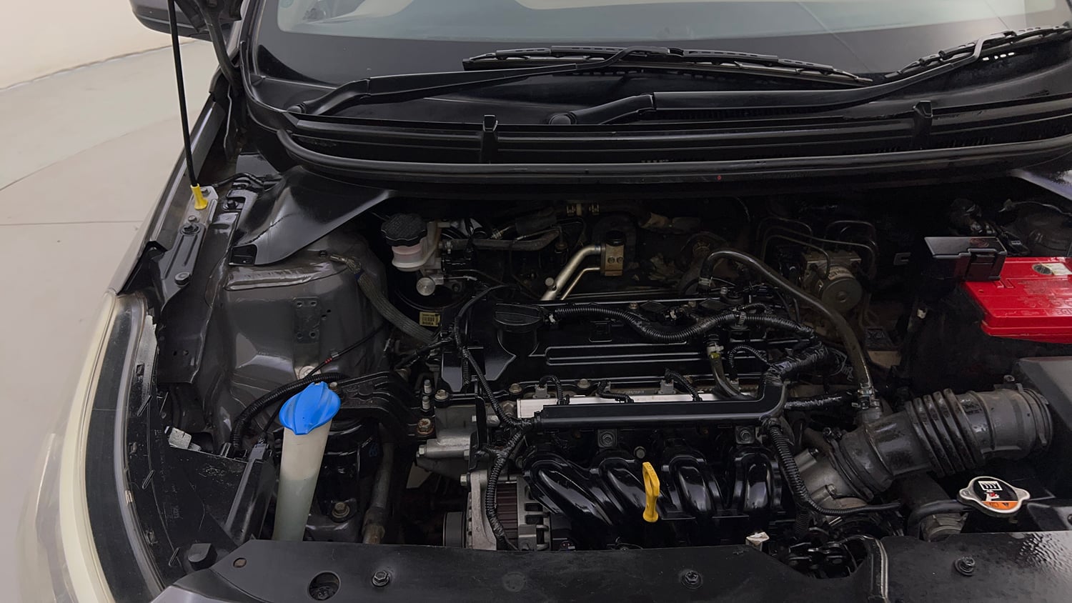 Used 2019 Hyundai Elite i20 Magna Plus 1.2 + CNG (Outside Fitted) Petrol Manual engine ENGINE RIGHT SIDE HINGE & APRON VIEW
