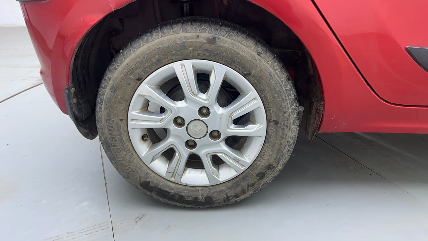 Used 2018 Tata Tiago Revotron XZA Petrol Automatic tyres RIGHT REAR TYRE RIM VIEW