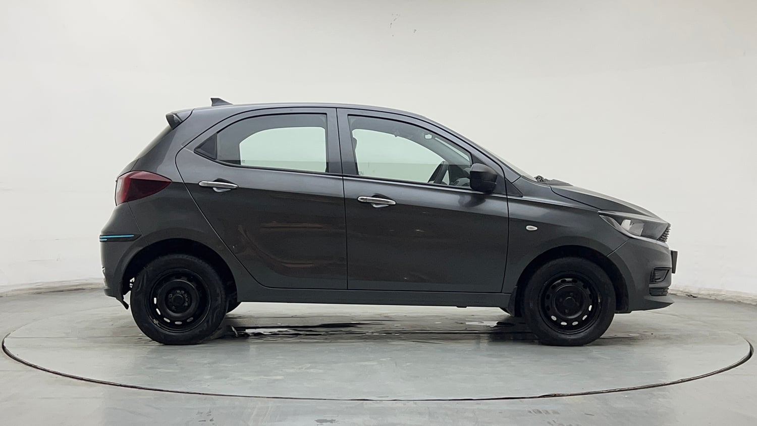 Used 2025 Tata Tiago XE CNG Cng Manual exterior RIGHT SIDE VIEW