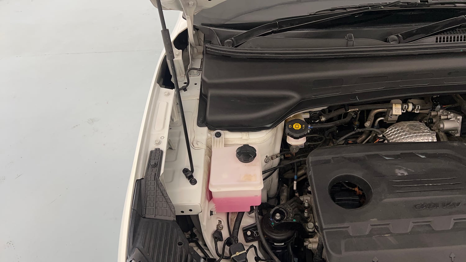 Used 2023 Hyundai Creta E 1.5 Diesel Diesel Manual engine ENGINE RIGHT SIDE HINGE & APRON VIEW