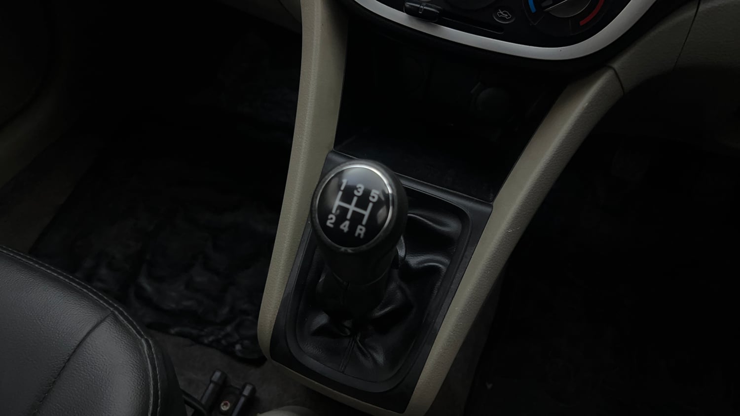 Used 2014 Maruti Suzuki Celerio VXi Petrol Manual interior GEAR  KNOB VIEW
