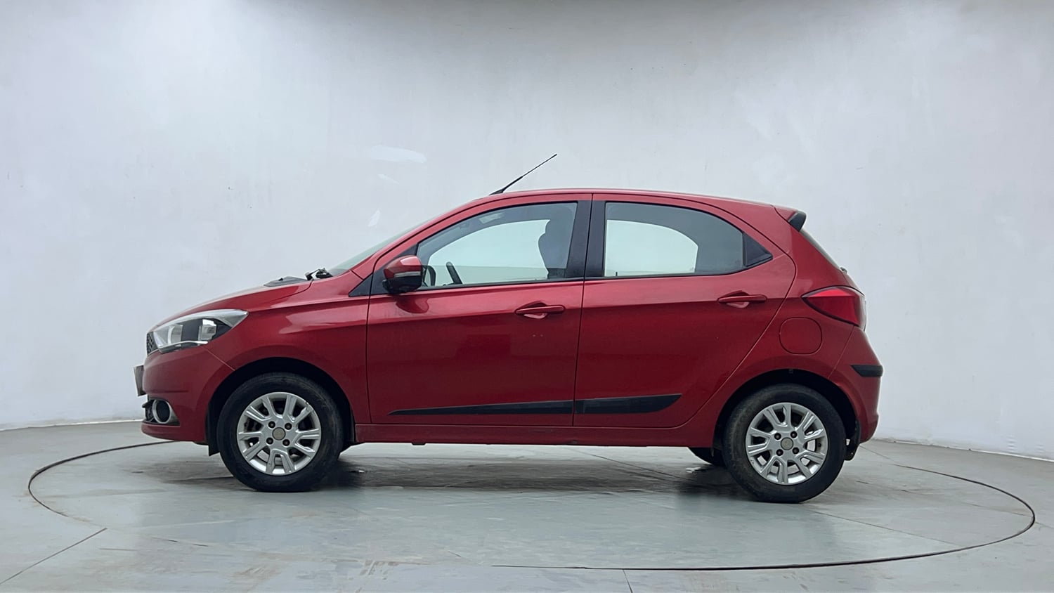 Used 2018 Tata Tiago Revotron XZA Petrol Automatic exterior LEFT SIDE VIEW