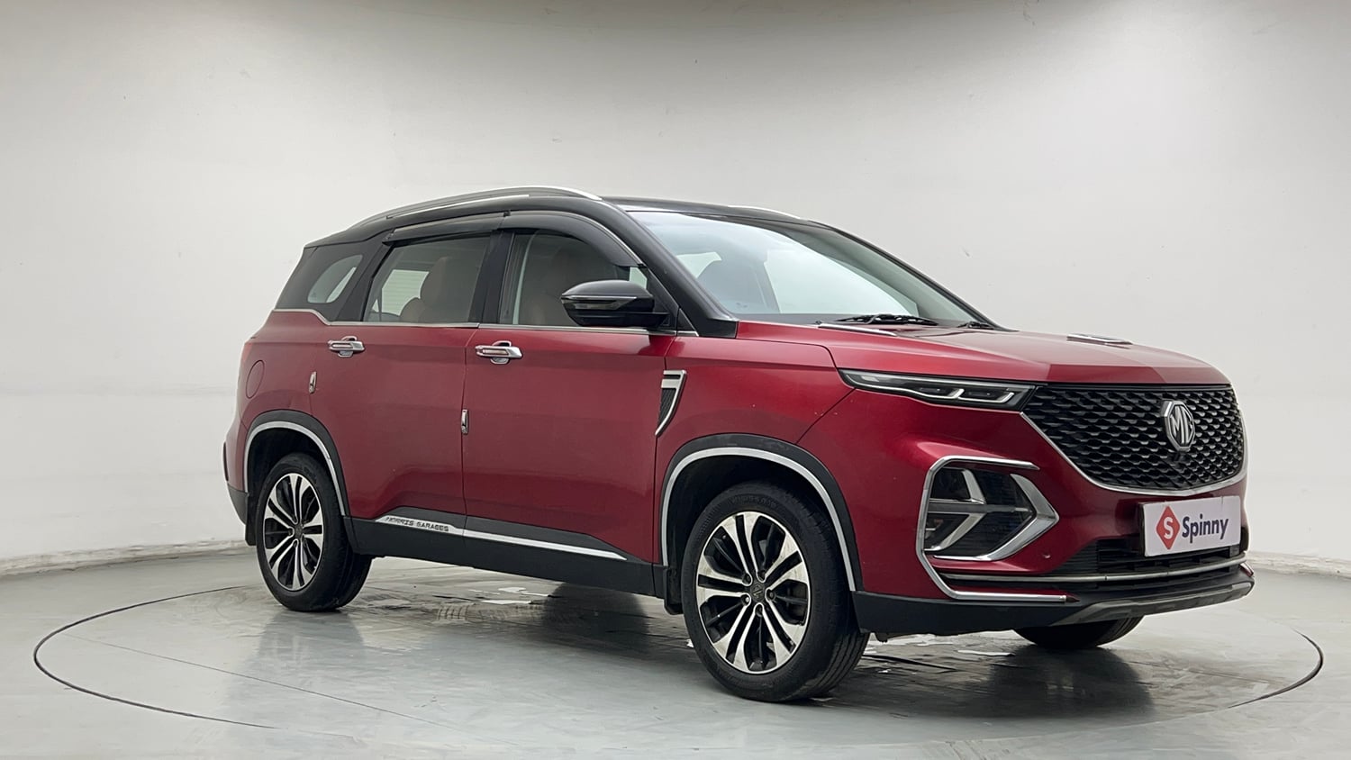 Used 2021 MG Motors Hector Plus Sharp 1.5 Petrol Turbo CVT 6-STR Dual Tone Petrol Automatic exterior RIGHT FRONT CORNER VIEW