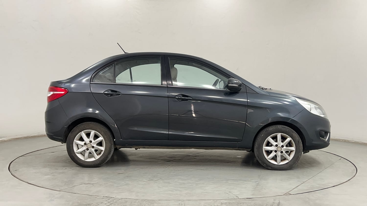 Used 2016 Tata Zest XT Petrol Petrol Manual exterior RIGHT SIDE VIEW