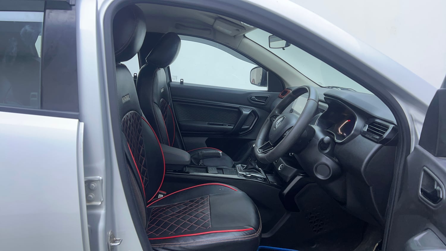 Used 2023 Renault Kiger RXZ AMT Petrol Automatic interior RIGHT SIDE FRONT DOOR CABIN VIEW