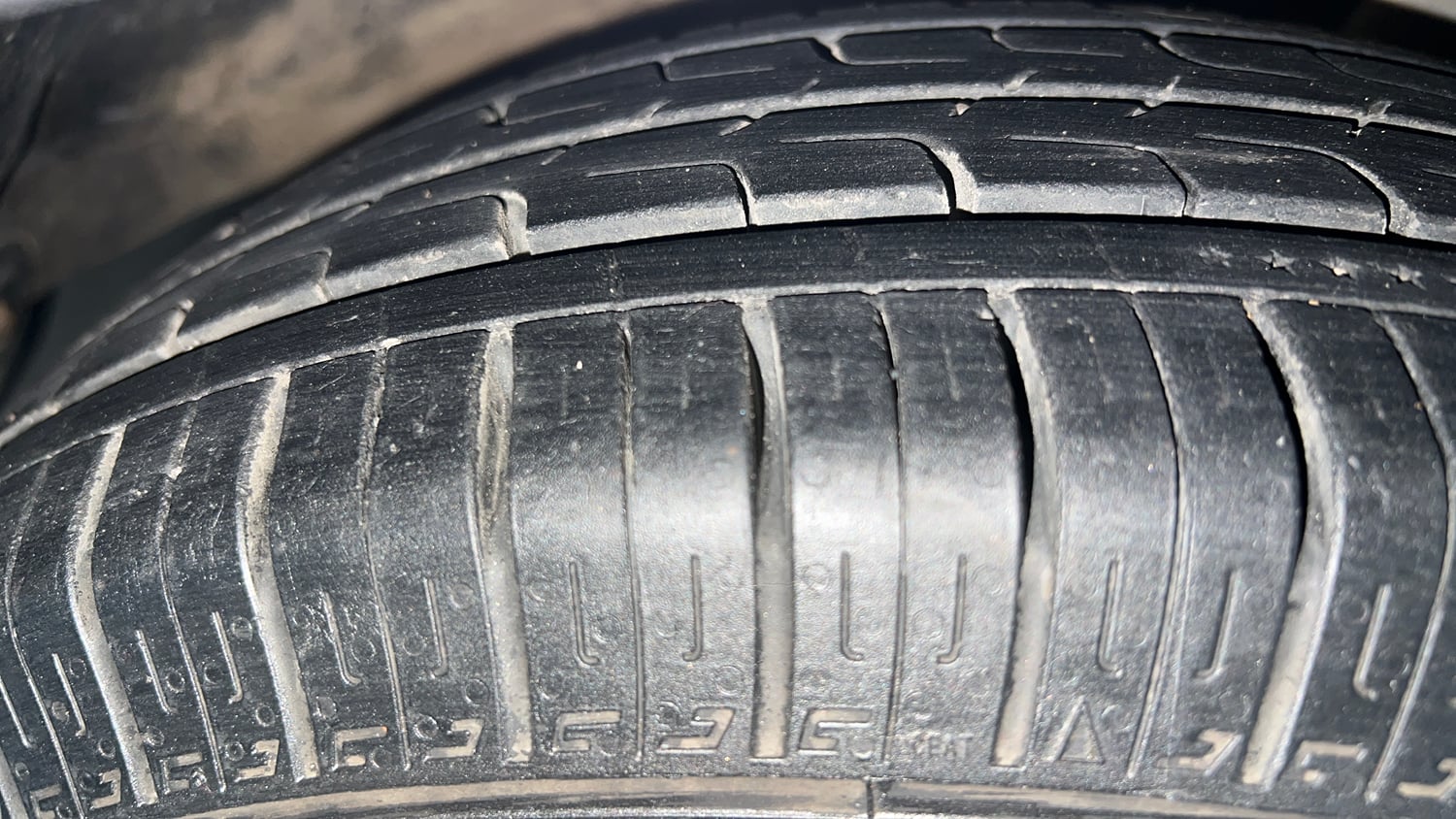 Used 2016 Hyundai Grand i10 Sportz 1.2 Kappa VTVT Petrol Manual tyres RIGHT FRONT TYRE TREAD VIEW