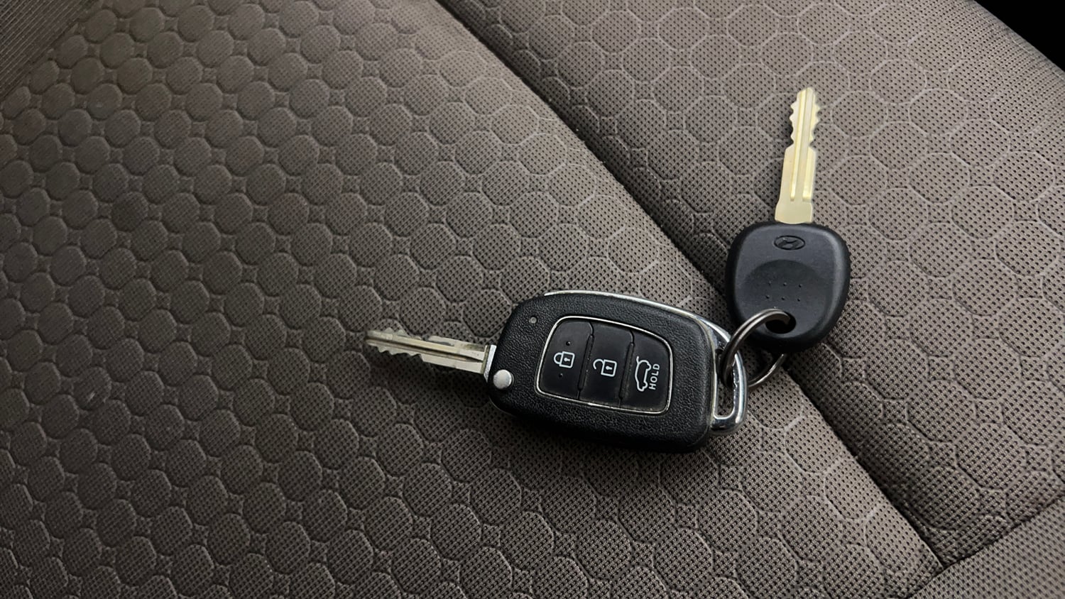 Used 2017 Hyundai Elite i20 Sportz 1.2 Petrol Manual extra CAR KEY VIEW